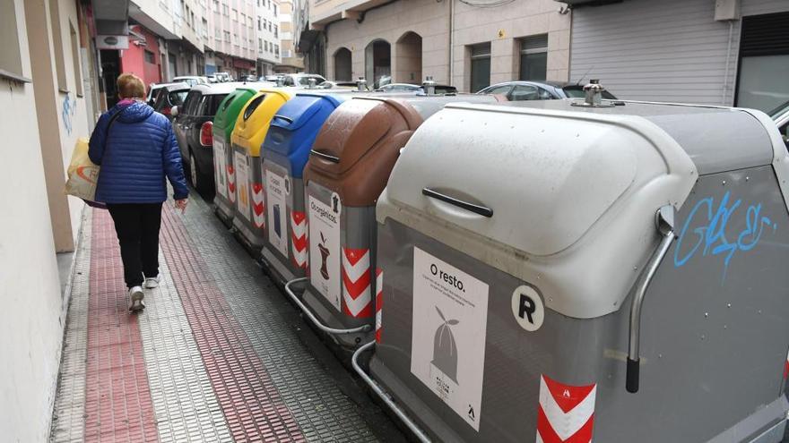 Contenedores de reciclaje en una localidad gallega.