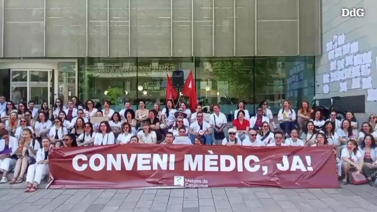 Els metges surten al carrer a Girona: «Estem farts del menysteniment del Govern»