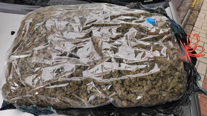 La Policía Local de Vélez se incauta de cuatro kilos de marihuana en un vehículo