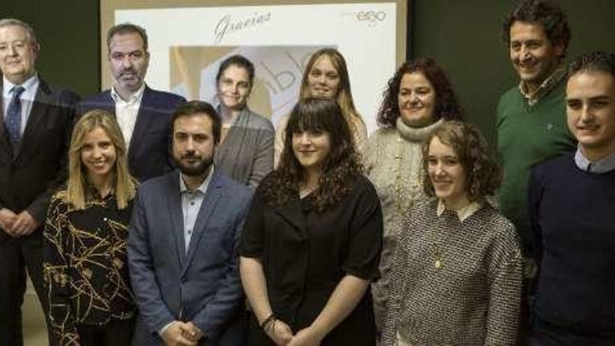 Foto de familia de premiados y responsables de la cátedra.