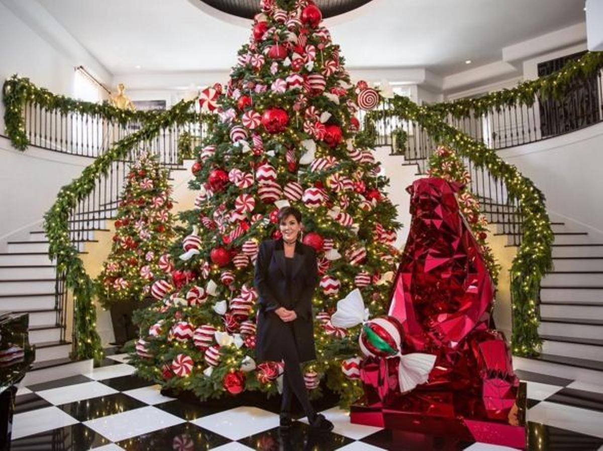Kris Jenner y su árbol digno del Polo Norte (Papá Noel incluido)