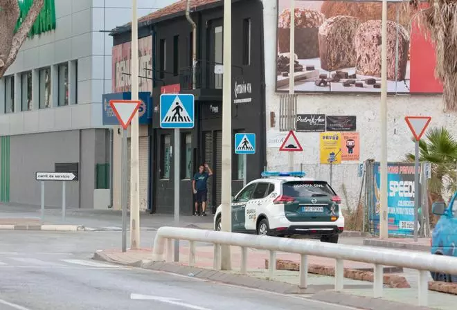 Refuerzo policial en Aspe tras la quema del coche del edil de Seguridad