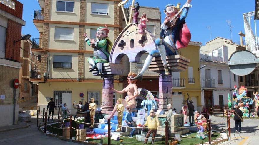 La falla grande de Plaça Pedralba de Llíria.