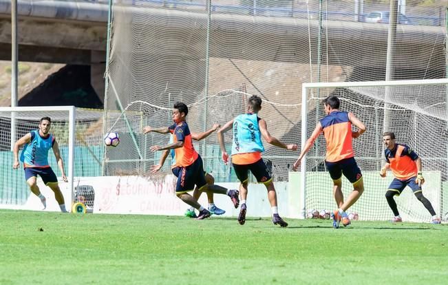 Entrenamiento UD Las Palmas en Barranco Seco ...