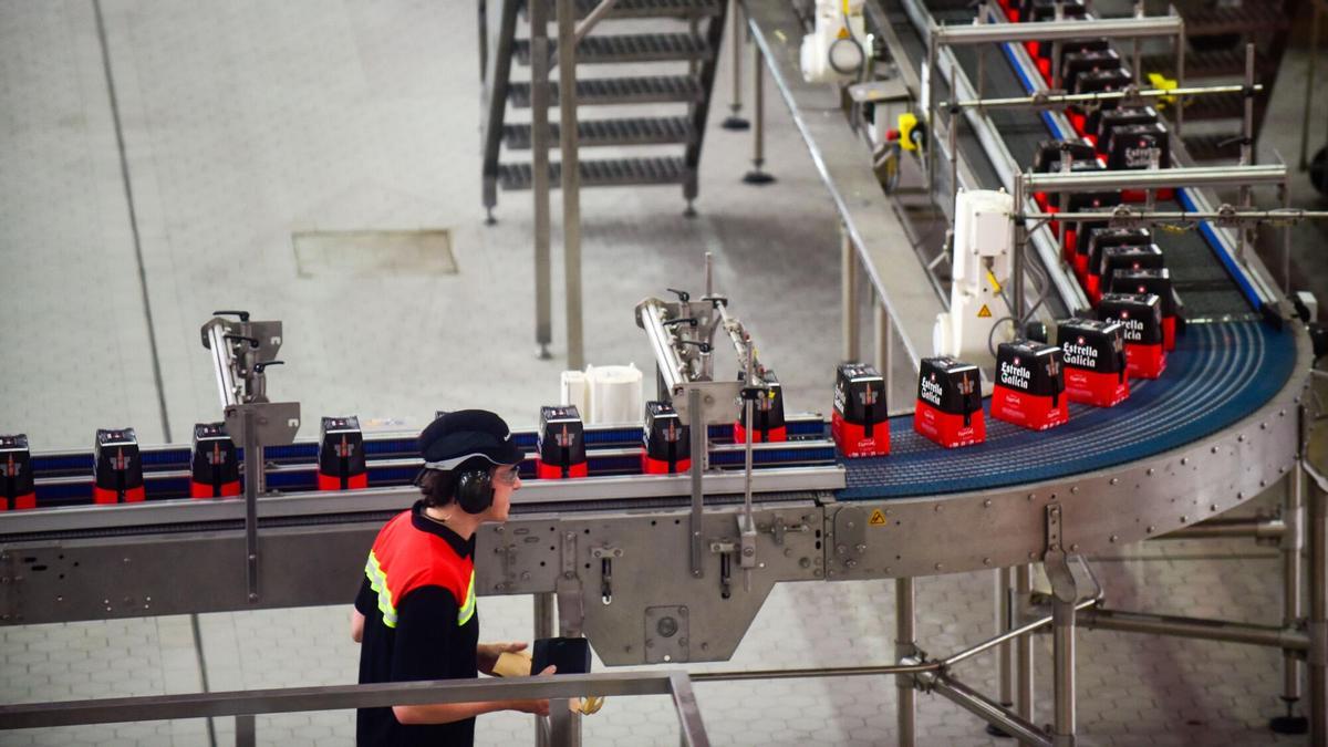 Interior de la nueva fábrica de Estrella Galicia en el polígono de Moras.