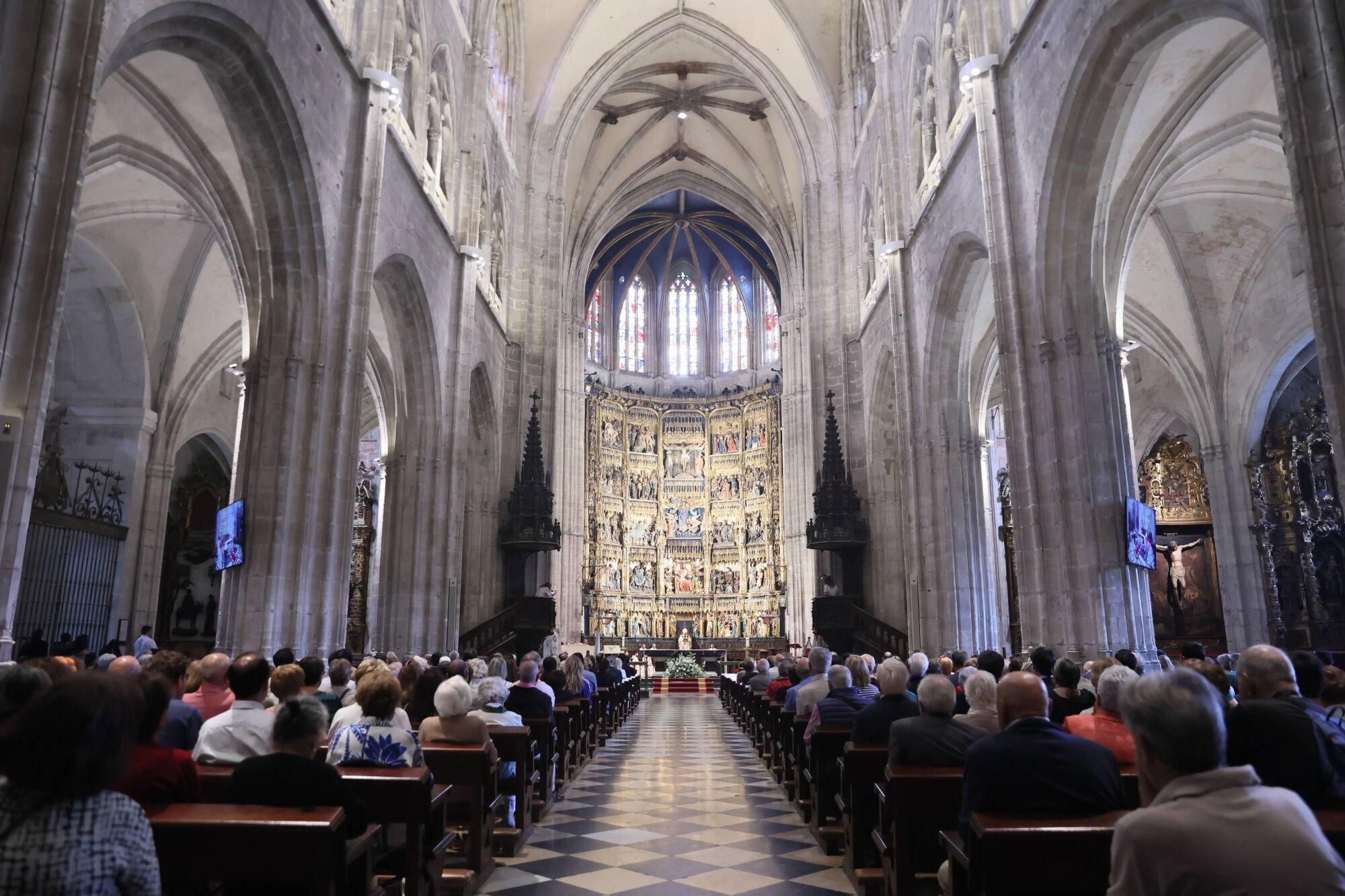 Así fue la misa del Corpus Christi en la catedral de Oviedo.