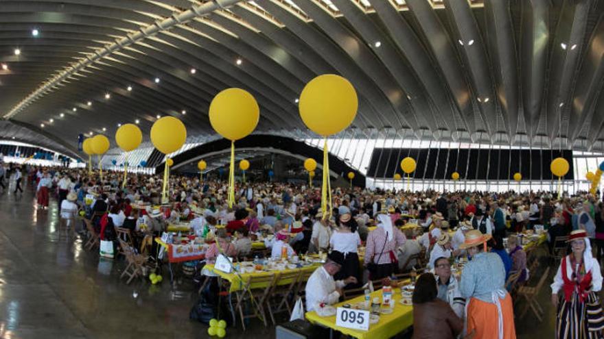 Celebración de mayores en el Recinto Ferial de Santa Cruz.