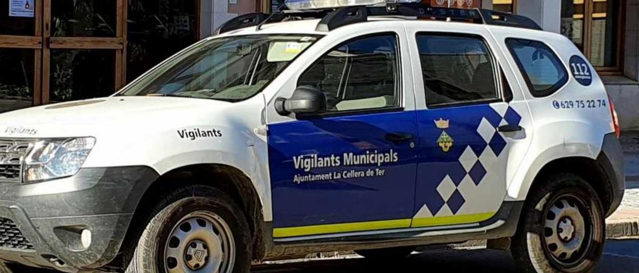 Cotxe dels Vigilants Municipals de la Cellera | FIRMA FOTÓGRAFO