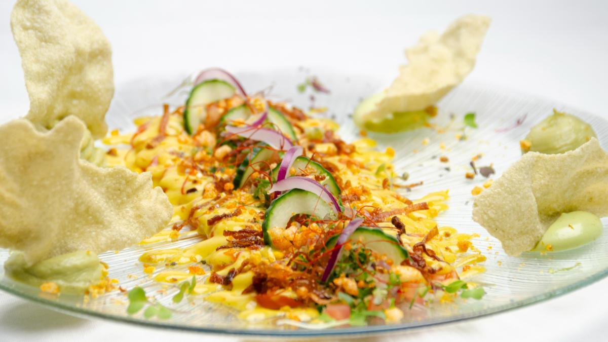 Tiradita de salmón con limón.