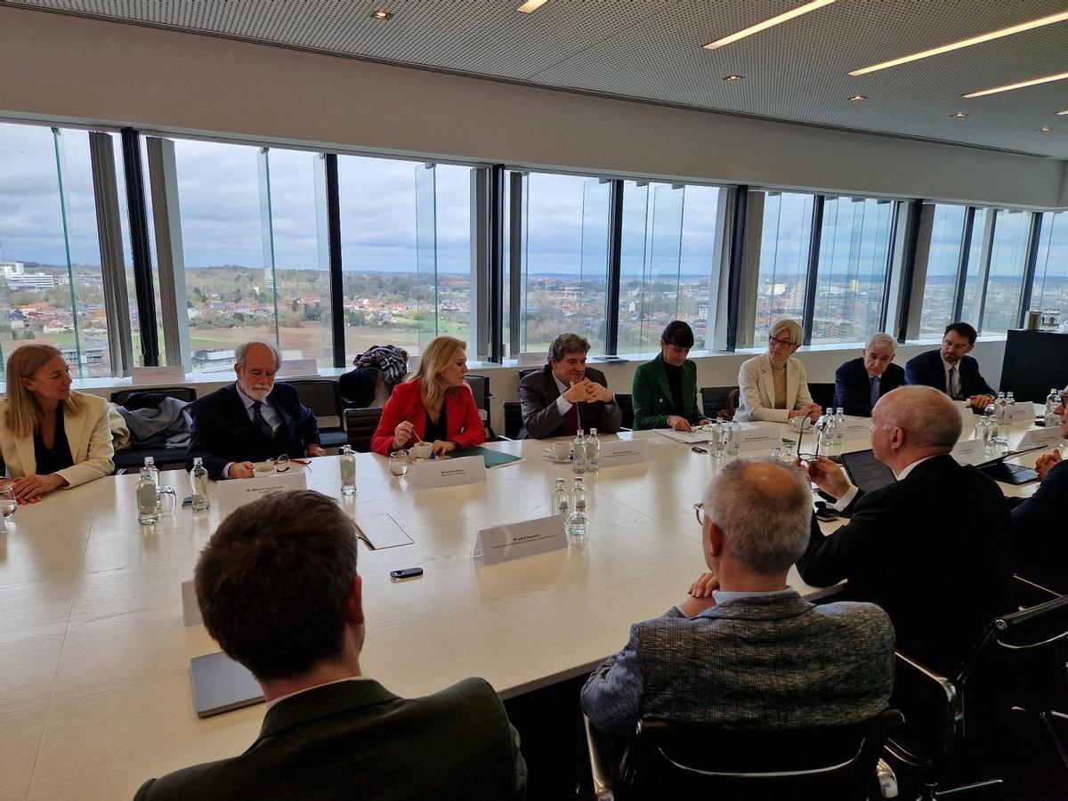 Una imagen de la reunión mantenida en la sede del IMEC en Lovaina (Bélgica).