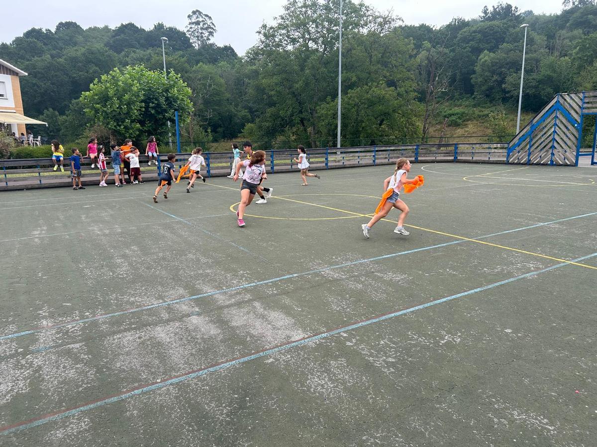 EN IMÁGENES: Niños participando en juegos en Lieres en las colonias urbanas de Siero