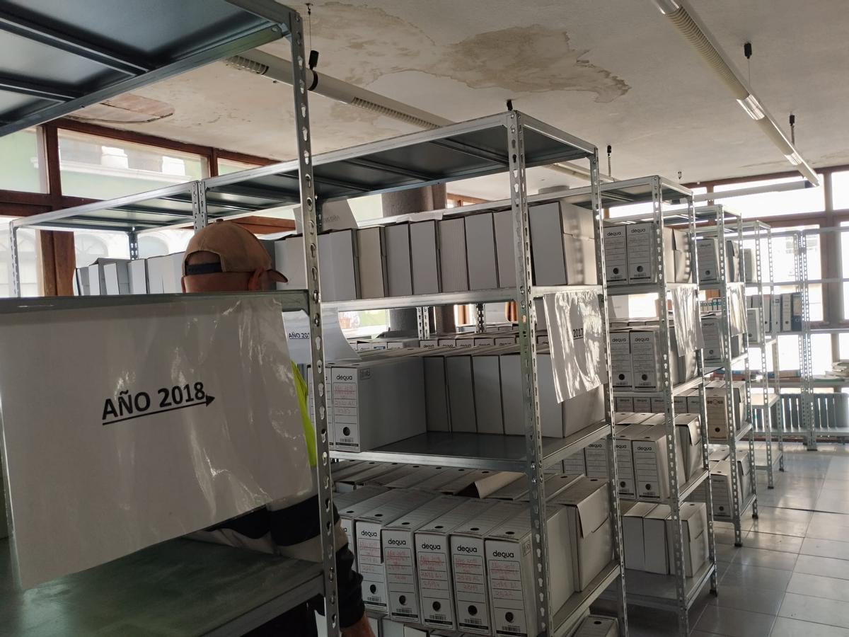 El traslado del Archivo Municipal de Grado, en imágenes.