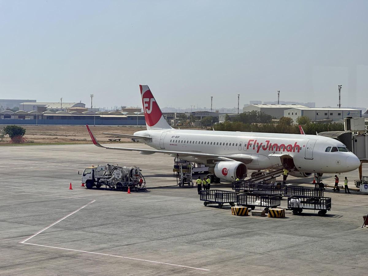 Un avión bloqueado en el aeropuerto de Doha.