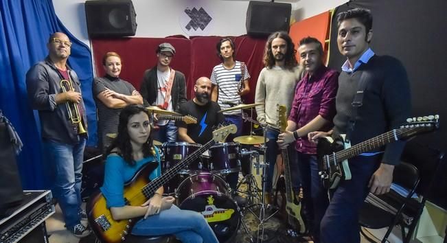 Ensayo de los grupos The Birkins y La Volpe Band