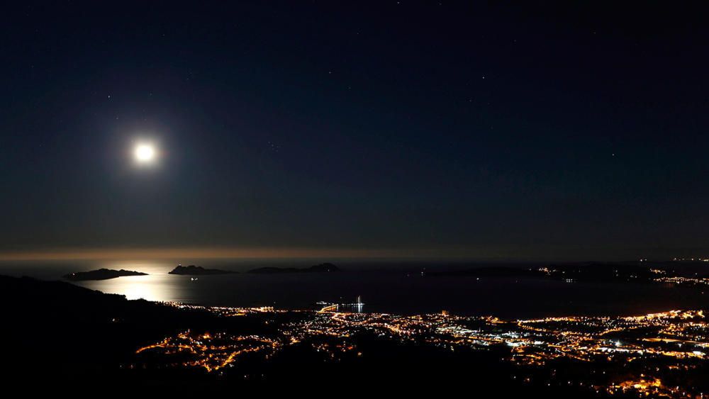 Así se vio la superluna en Galicia y en el mundo