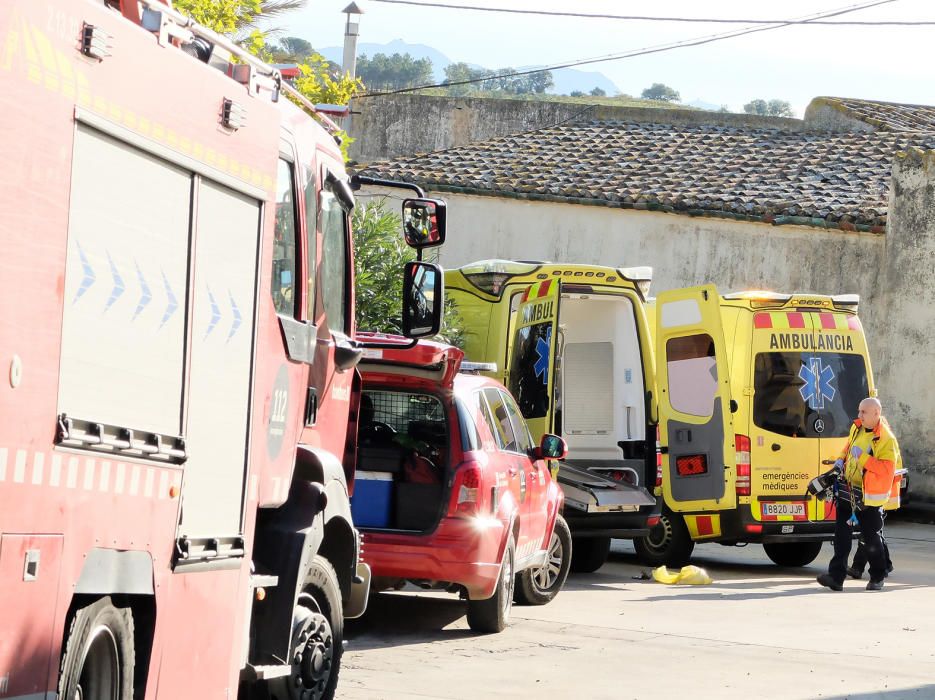 Els serveis d'emergències desplegats en l'incendi