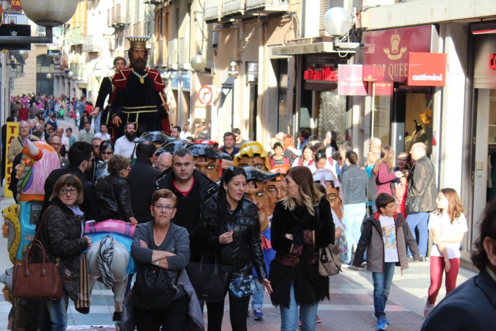 Figueres vibra amb les danses de Populària