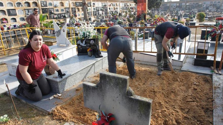 Exhumación de una fosa con 20 fusilados del franquismo en Paterna