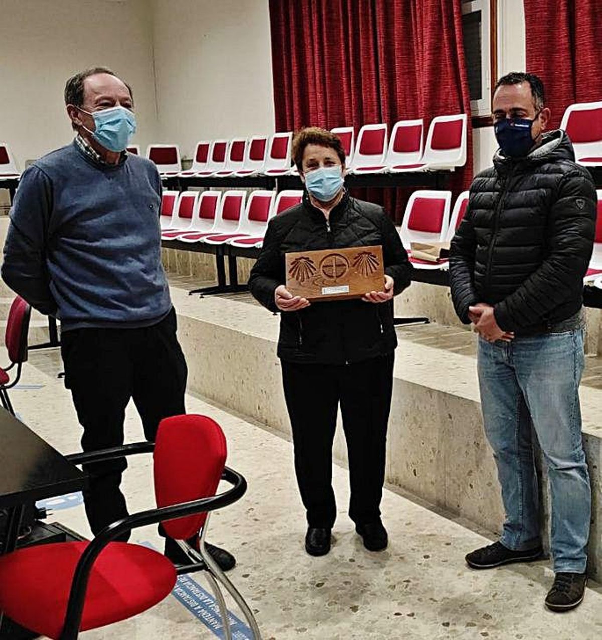 Codeseda Viva también entregó sus Abadesa Mariana a Amigos da Terra de Montes y Josefa Rodríguez.