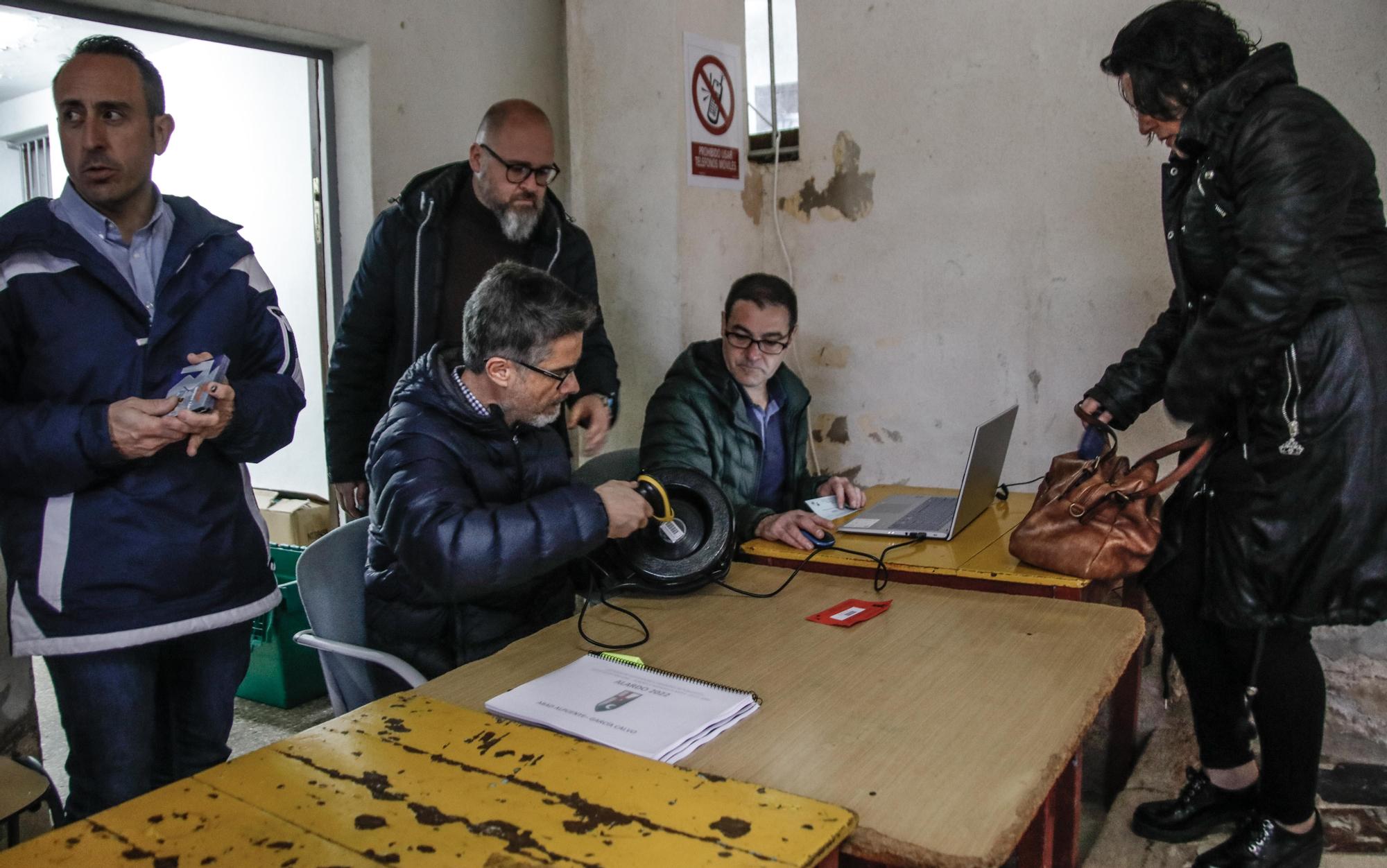 La Asociación de San Jorge reparte 3.010 kilos de pólvora para el día del Alardo en Alcoy