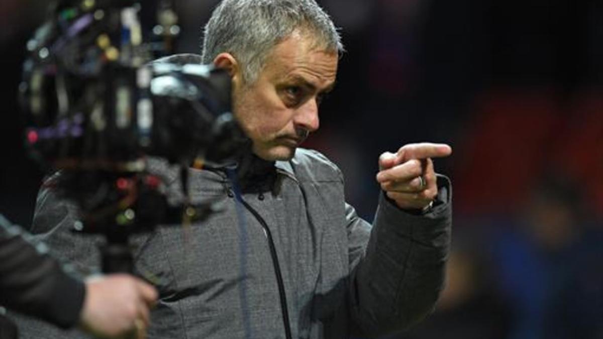 Mourinho da órdenes, durante el partido del martes ante el CSKA Moscú.