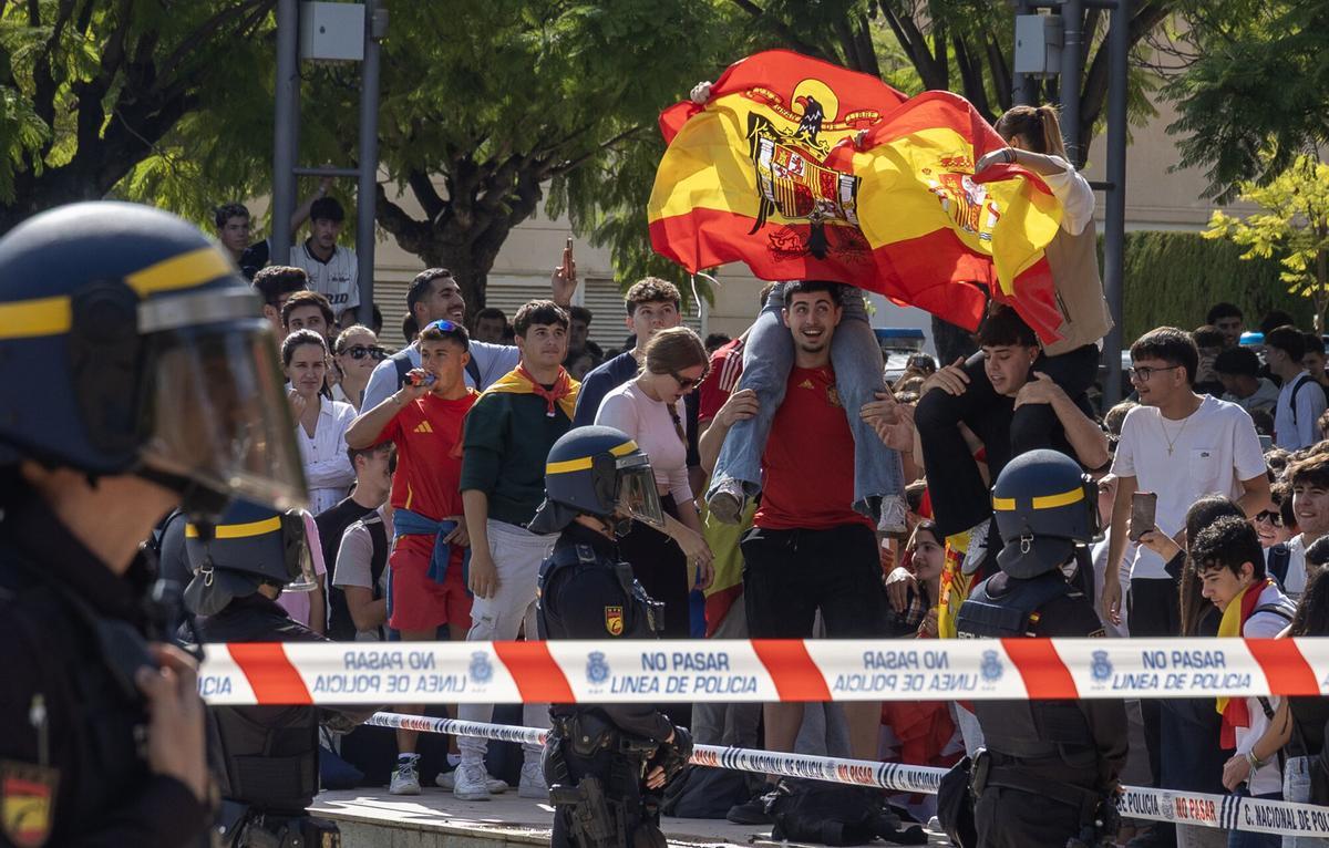 Mitin, Vito Quiles,. en la UA,, policía, cargas poliicales. Universidad