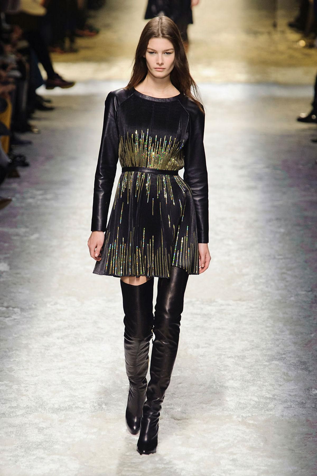 MFW: Blumarine Primavera/Verano 2016, mini vestido con botas altas