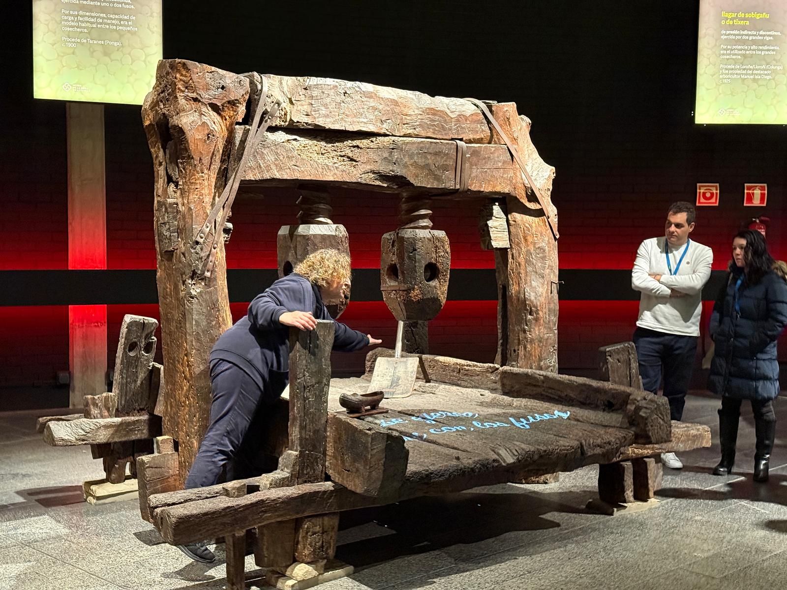 La Semana de la Floración del Manzano concluye con una visita al 'Sancta Sanctorum' de la cultura sidrera asturiana