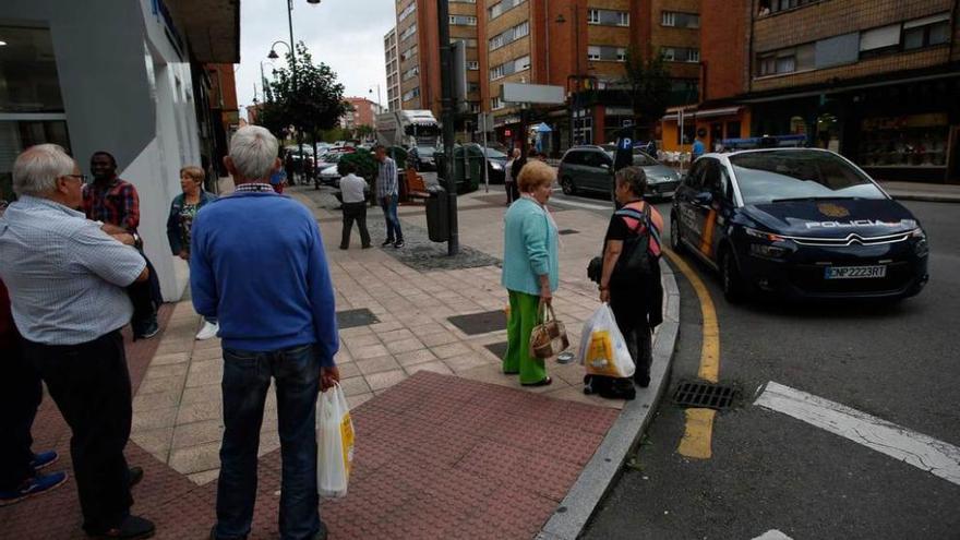 Fallece cuando recogía unos muebles en el Carbayedo