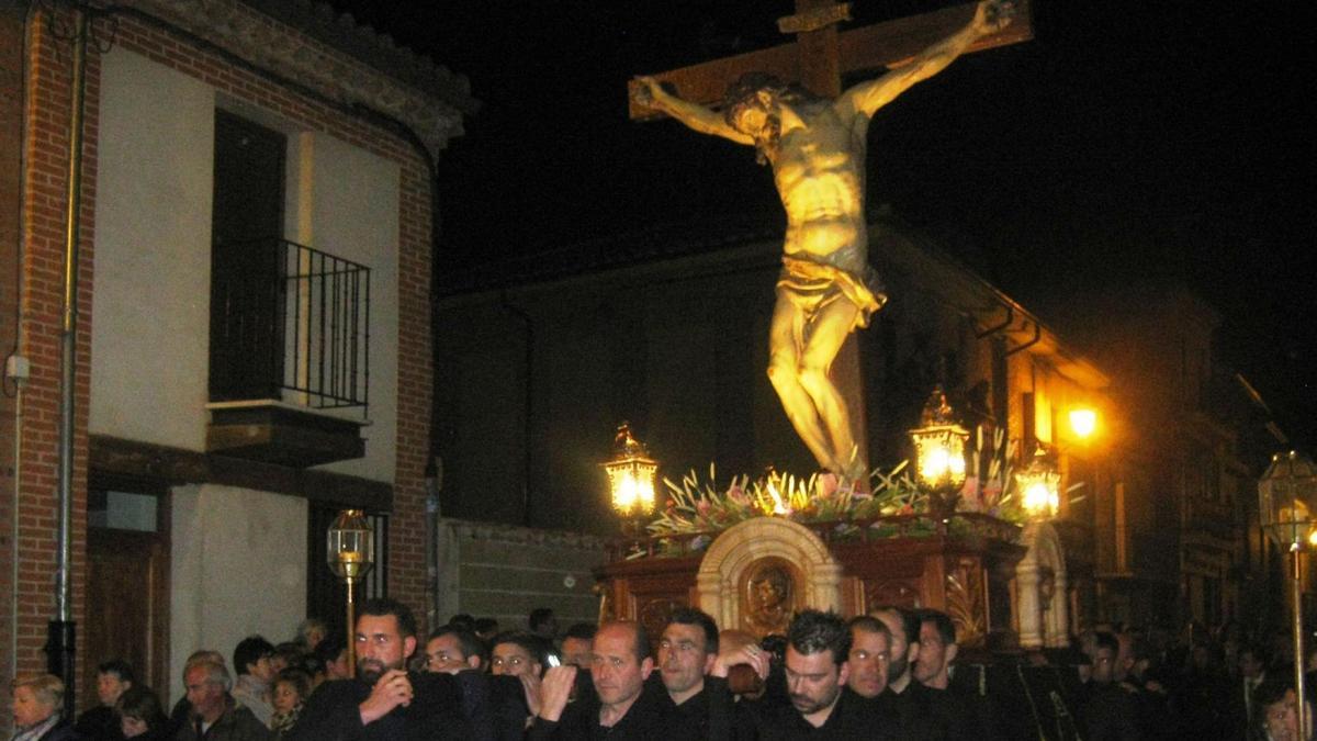 Procesión del Cristo del Amparo de 2019 por las calles de Toro.