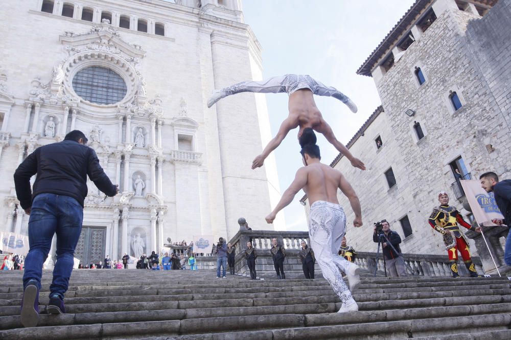 Giant Brothers bat el rècord Guinnes pujant en equilibri les escales de la Catedral