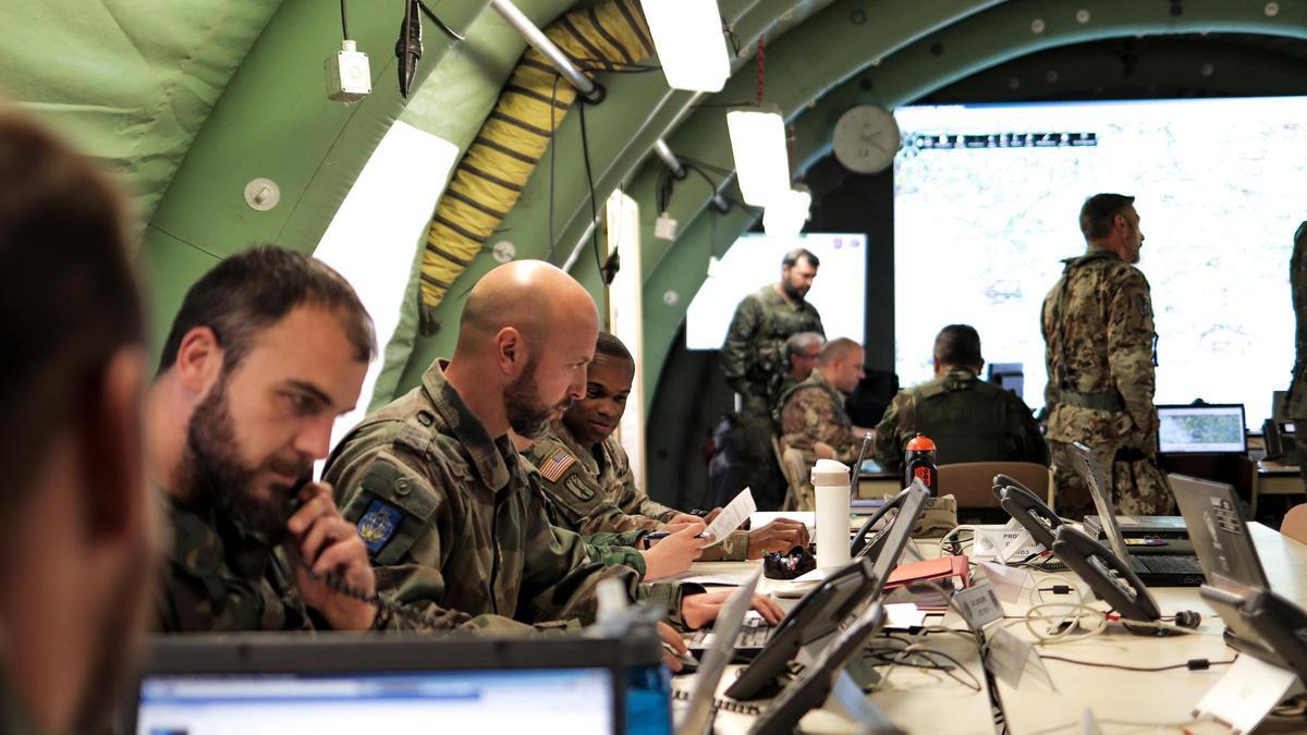 Un ejercicio con militares de diferentes países en el el Cuartel General de la OTAN en Bétera.