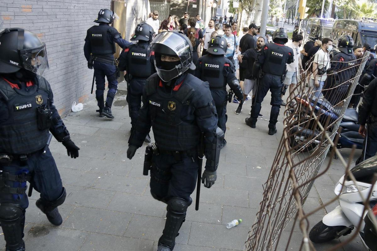 Protesta en La Mina contra el desahucio de tres familias