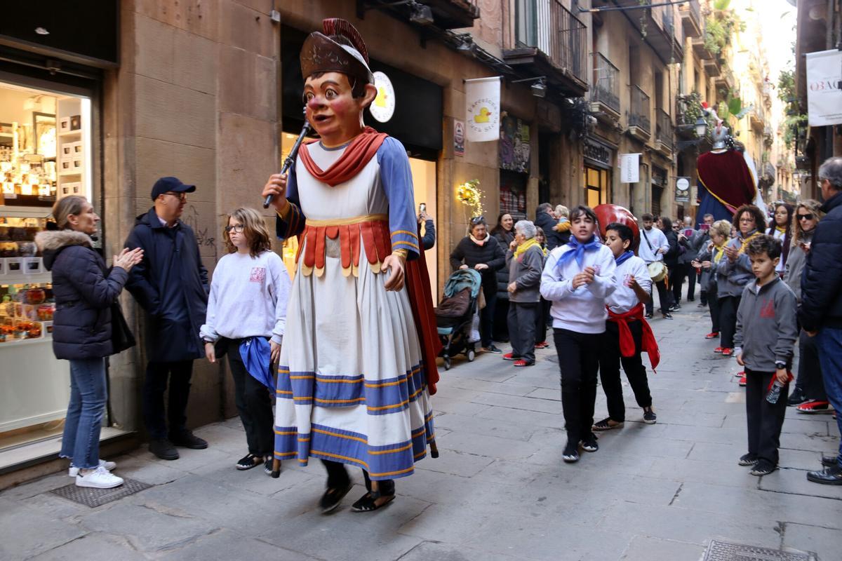 Diada castellera por las fiestas de Santa Eulàlia en la Plaça Sant Jaume, en Barcelona.