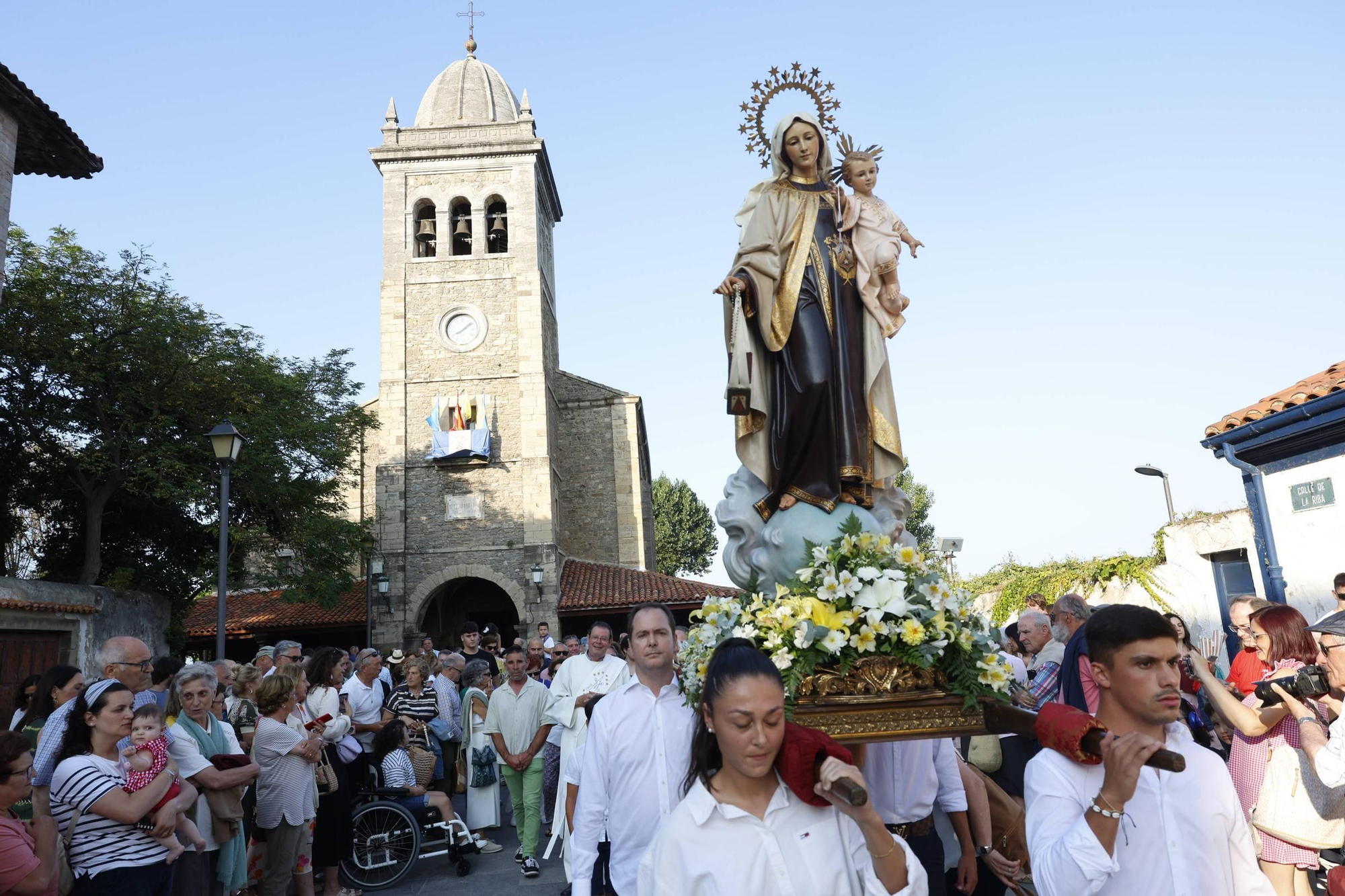 EN IMÁGENES: Multitudinaria procesión del Carmen en Luanco