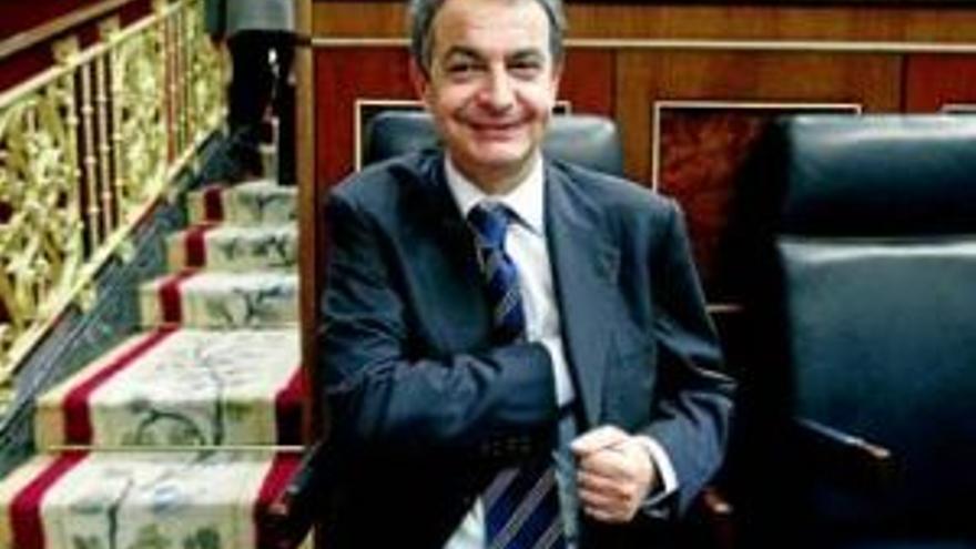 Zapatero abre la puerta ahora a un recorte ministerial pese al poco ahorro