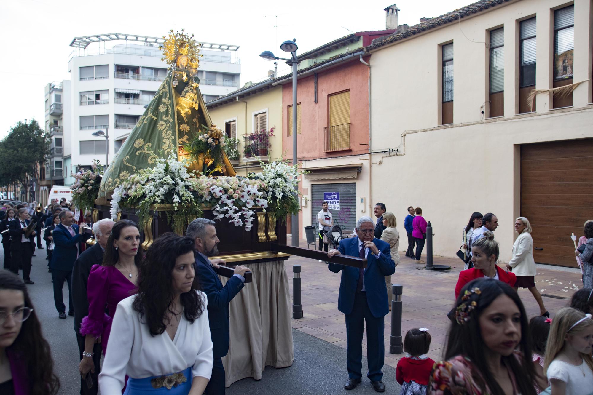 La procesión de la Mare de Déu de Gràcia, el día de las elecciones, en Gandia.