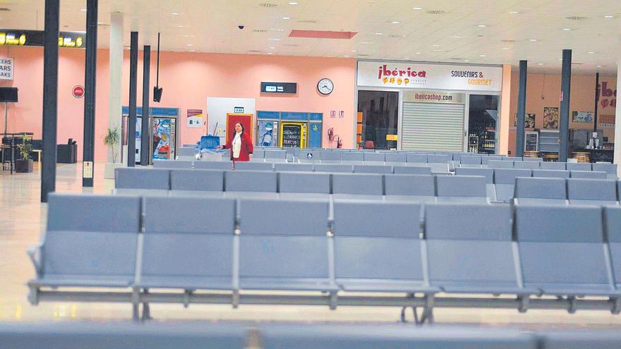 La terminal del Aeropuerto de San Javier, una gran pecera