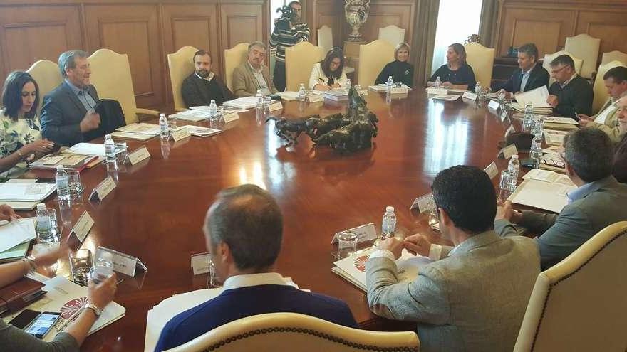 Los alcaldes de Lalín y Silleda estuvieron presentes en la reunión de la mesa provincial de los caminos de Santiago.