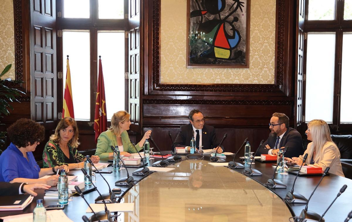 Foto del inicio de la reunión de la Mesa del Parlament