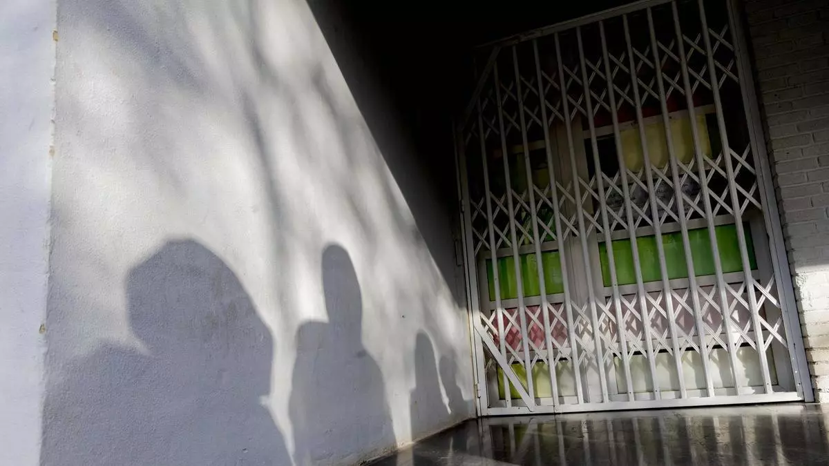 Víctimas de violencia de género denuncian el traslado del punto de encuentro familiar de Alicante: "Hay mujeres que comparten autobús con su agresor"