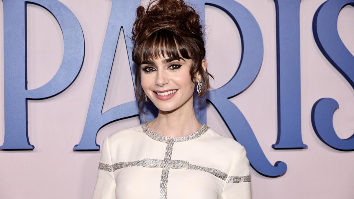 Lily Collins, una Audrey Hepburn del 2022 para presentar la tercera temporada de Emily en París