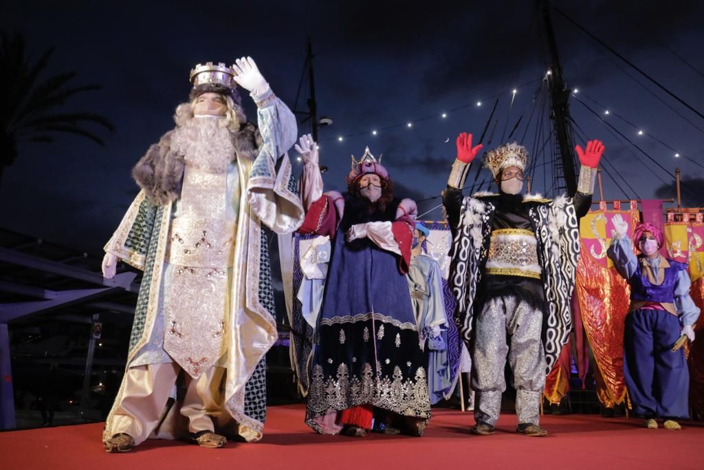 Los Reyes Magos recorren Palma en una Cabalgata sin caramelos y adaptada a la covid