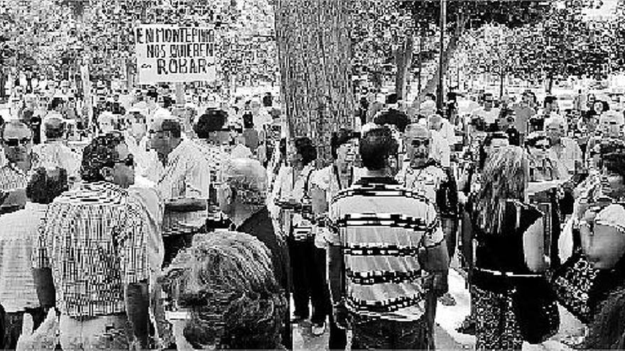 Los afectados comenzaron su protesta en la glorieta Gabriel Miró.