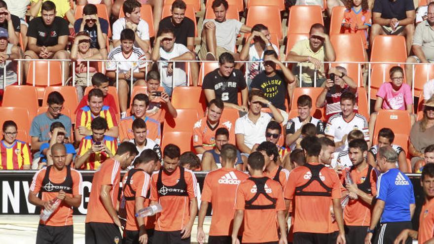 Nuno vuelve a abrir Mestalla a los aficionados