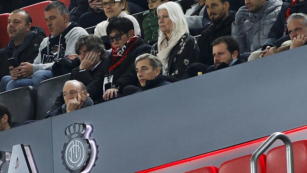 Kohlberg, Díaz i Ortells, a la llotja de Son Moix en un partit del Mallorca