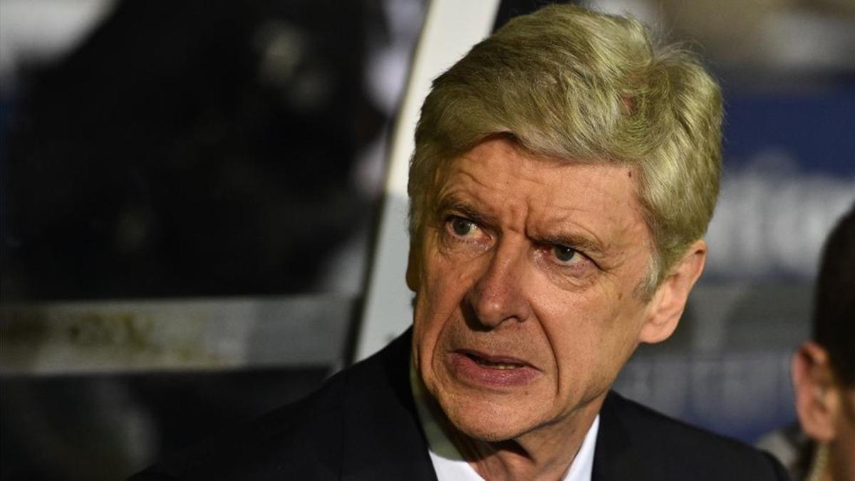 Wenger agota su periplo en la Premier