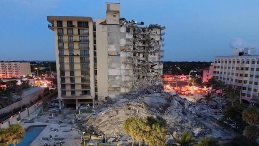 Impactante vídeo del momento en el que cae el edificio de Miami: casi 160 desaparecidos