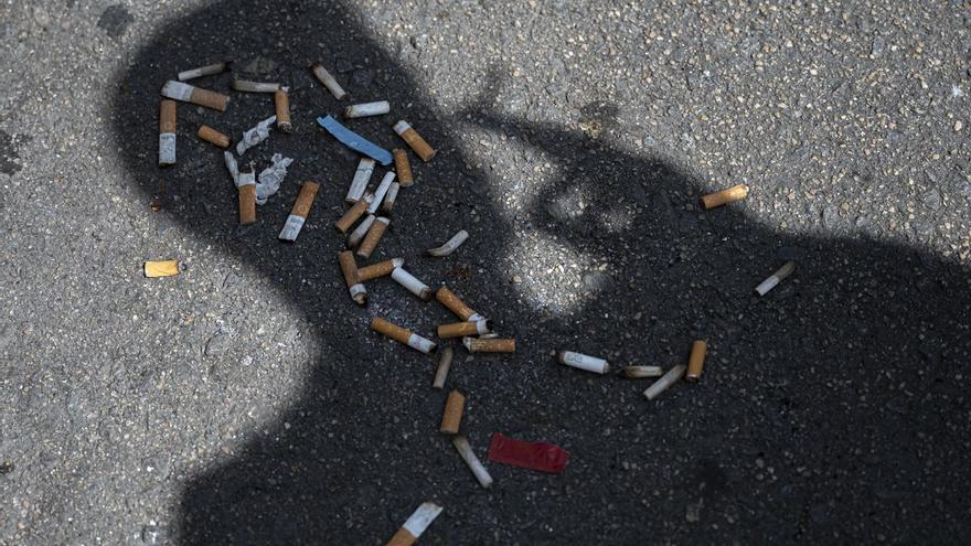 Cataluña estudia una tasa de 20 céntimos por cigarrillo para reciclar las colillas