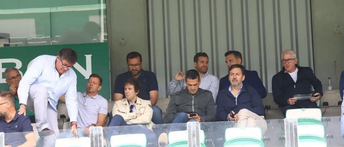 Monterrubio, junto a Juanito, en El Arcángel durante el encuentro del pasado domingo del filial blanquiverde ante el Salerm Puente Genil.